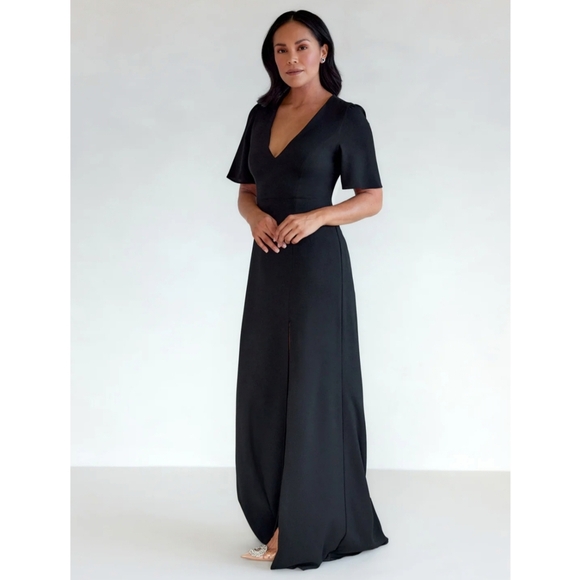 Elegant Black Evening Gown - Picture 4 of 13